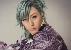 【中古】生写真(男性) 太田基裕(アインザッツ)/横型・バストアップ・衣装紫・左向き・背景白・キャラクターショット/舞台「劇団シャイニング from うたの☆プリンスさまっ♪『マスカレイドミラージュ』」ブロマイドセットA