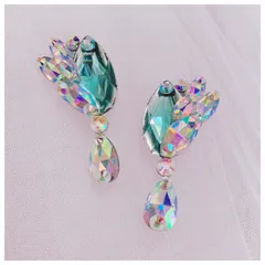 イヤリング　◆淡エメラルドしずく型◆