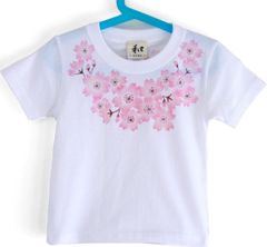 子供服 コサージュ桜柄Tシャツ　ホワイト　手描きで描いた和風の桜柄Tシャツ