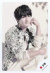 【中古】生写真(ジャニーズ) 美 少年/浮所飛貴/膝上/「ジャニーズアイランドストア 六本木」キービジュアル撮影オフショット/公式生写真