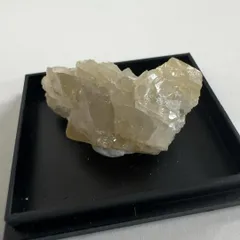 【E29932】蛍光鉱物 灰重石 タングステン シェーライト 天然石 鉱物 原石