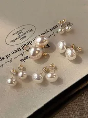 ジュエリー レディース イヤーアクセサリー セット フレンチスタイル ミニマリスト 白 フラット 丸型 バンシュシュ フォーパール スタッドピアス 5個セット、エレガントなヴィンテージ ハイエンドピアス、女性の日常