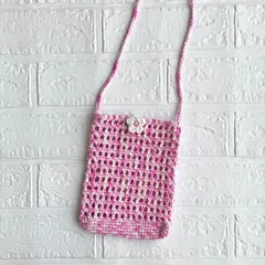 スマホポシェット サコッシュ  ショルダーバッグ ネットバッグ ショルダーひも長さ調節可能 ピンク コットン糸 段染め糸 ハンドメイド かぎ針編み あみっこまろん