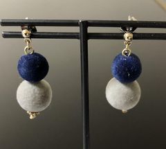 ベルベットボール　スタッズピアス　グレー×ネイビー