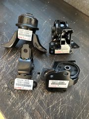新品未使用】MR-S ZZW30 エンジンマウントインシュレーター 4個セット
