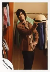【中古】生写真(ジャニーズ) Hey! Say! JUMP/中島裕翔/膝上・衣装茶・チェック柄シャツ・右手に帽子乗せ・左手腰・体右向き/公式生写真