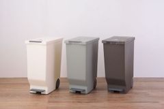 ゴミ箱 45L ダストボックス 屋外 屋内 キャスター付き ポリプロピレン ごみ箱 分別ゴミ箱 キッチン ペダル式 スライドペダルペール ツヤ消し マット アースカラー ブラウン/グリーン/ホワイト