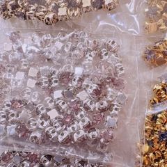 M171 約600約3ミリ　クリスタルガラスビジュー　ライトピンク、パープル、ライトブルーカラー　ゴールド、シルバー台座　アクセサリー、レジン用
