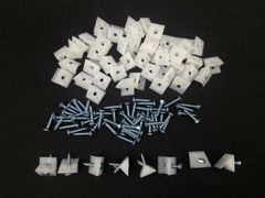 新品 l型アング ル プラスチック 固定金具 50個セット - 透明 半透明 ネジ付き 軽量頑丈 棚ダボ 棚受け金具 家具補修 交換可能 棚ダボ ネジ式 プラスチックアングルホルダー アングルバックプレーンホルダー プラスチックコネクタアングルホルダー