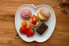 ★他の商品と合わせて購入でお買得になります!コメント下さい★【お得限定在庫1枚限り】美濃焼　白磁　りんご　メイン皿　スイーツ　パーティ