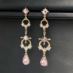 [80mm〜] 高輝度・キラッキラ 艶やかロングシャンデリアピアス（ブリリアントピンク）イヤオブジェ ダンス 宮殿 エスニック 舞台 衣装 パーティ 映画 水商売 キャバ VE-011