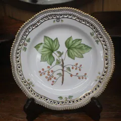 フローラダニカブルーフラワープレート17㎝金継ぎあり。