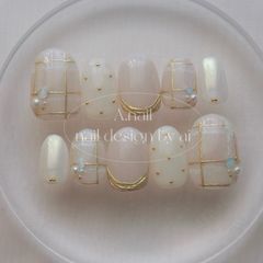 アイボリー × グレージュのミラーチェックネイル⋆*