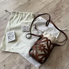 ロエベ　カットアウトポケット　ショルダーバッグ　レザー　ブラウン　保存袋付き ロエベ カットアウトポケット ショルダーバッグ レザー ブラウン