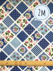 布地 「パッチワーク風のいちご柄」幅110cm x２m コットンプリント  (青)  綿100％　平成レトロ　ハンドメイド　手作り　生地　いちご　苺