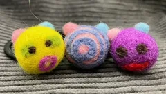 ハンドメイド　ヘアゴム　カラフル　地球外生命体  きも可愛い　3個セット