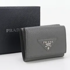 ⭐️ 新型 美品 プラダ ヴィテロダイノ コンパクト 折り財布 ブラック 鑑定済 4107cb4fadd85e002cdb72c1757fb6
