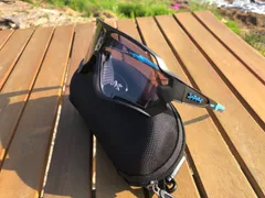 【太陽光で色が変わる！】スポーツサングラス　調光レンズ　OAKLEY