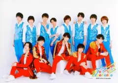 【中古】生写真(ジャニーズ) 少年忍者/集合(13人)/横型・全身・衣装青.赤・背景白/「ジャニーズ銀座2020 Tokyo Experience」オフショット