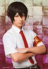 【中古】生写真(男性) 岸本勇太(雲雀恭弥)/上半身・衣装白・腕組み・背景ピンク・キャラクターショット/「『家庭教師ヒットマンREBORN!』the STAGE」ブロマイド(個人セット)