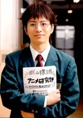 【中古】生写真(男性) 村井良大(小野田坂道)/上半身・衣装緑・紙抱え・キャラクターショット/制服セット/舞台「弱虫ペダル」ブロマイド