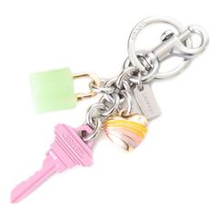 コーチ キーホルダー COACH メタル エナメル レジン ハート 鍵 キー 南京錠 チャーム バッグチャーム キーリング キーホルダー マルチ CP891