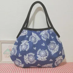 黒猫と花柄のグラニーバッグ（くすみラベンダー） 黒猫丸底トートバッグ黒猫×薔薇の花レギュラーサイズ | 黒猫屋ニコル powered by BASE