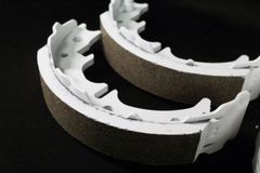 （カザマオート製）JZA80スープラ　リアキャリパー流用シュー90/100