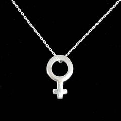美品★GUCCI グッチ シンボルマーク ♀ メス シルバー トップ ネックレスチャーム