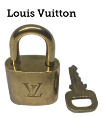 2024年最新】ルイヴィトン LOUIS VUITTON カデナ キーホルダー r10000 パドロック ロゴ 中古 X4867の人気アイテム -  メルカリ