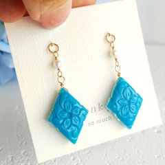 専用です＊ラピスラズリ×マザーオブパールクリスタルローゼンジカービングのピアス マザーオブパールクリスタル&ラピスラズリジャスミンカービング一連