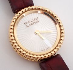美品 VanCleef&Arpels(ヴァンクリーフアンドアーペル) ペレル YG/革 QZ クォーツ イエローゴールド レザー ホワイトシェル文字盤 レディース腕時計