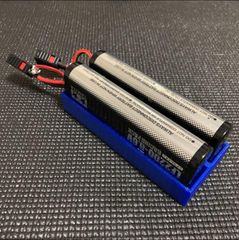 バッテリースタンド　タミヤ　リフェバッテリー　LF2200　※ブラック