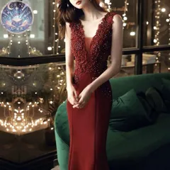 新品 未使用 お花のデザインがオシャレで可愛い  イブニングドレス . 