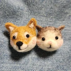 羊毛フェルト　ブローチ(柴犬)