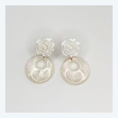 ラメホワイト薔薇×シェル風オパール編円リングイヤリング(ce-103) ／フラメンコ・ダンス・舞台衣装小物