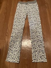 新品未使用　花柄　ストレッチパンツ　130