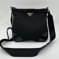 PRADA（プラダ）ナイロン 三角プレート 斜め掛け ショルダーバッグ ブラック 黒【中古】