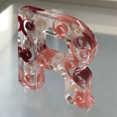 特別価格！イニシャルキーホルダーR レジン&クイリング オブジェ