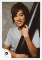 【中古】生写真(ジャニーズ) 関西ジャニーズJr./吉岡廉/バストアップ・衣装グレー・両手柱・背景グレー/公式生写真