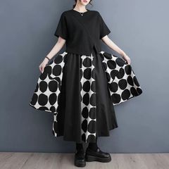 モード系 ファッション  モノトーン  ドット柄  Aラインスカート  シックで大胆なデザイン