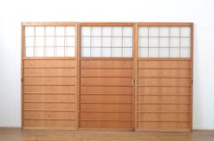▼現状販売▼ ガラス入り横桟引き戸3枚セット アンティーク建具 板戸 ガラス戸 4～7営業日前後で発送(※修理加工希望の方3ヶ月程で発送) R-064289