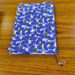 布ブックカバー　花柄　文庫本サイズ　しおり付き　ハンドメイド　青　ブルー　B046