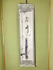 掛軸 川崎彰久『白梅小禽』花鳥図 絹本 肉筆 共箱付 掛け軸 t27177 掛軸 川崎彰久『白梅小禽』花鳥図 絹本 肉筆 共箱付 掛け軸