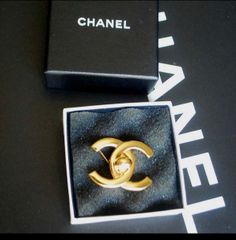 CHANEL シャネル・ストーン ターンロック・ ブローチ - メルカリ