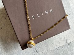 CELINE フェイクパールロゴチャーム ネックレス