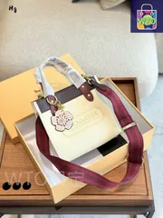 【今日特価】Coach コーチ フィールドトート22シリーズ 調節可能な肩帯で使い心地良好