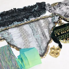 【ベリーダンス 小物 まとめ売り】全7点セット ヒップスカーフ ベール ジル 緑 グリーン グレー 小道具 装飾 ヒップベルト ダンス用 民族衣装 民族楽器 アラブ