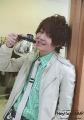 【中古】生写真(ジャニーズ) Hey! Say! JUMP/有岡大貴/膝上・衣装白緑・右手コーヒーサーバー・背景白/ASIA FIRST TOUR 2012