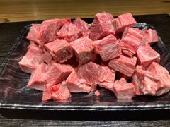 鹿児島牛ロース・リブロース　サイコロステーキ　　冷凍発送　0.7kg 現品のみ